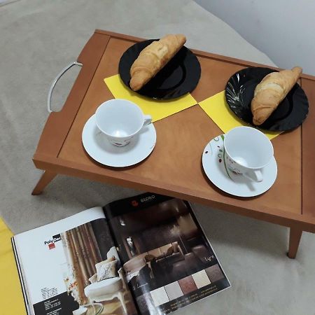 Sweet Yellow Apartment Belgrado Exterior foto