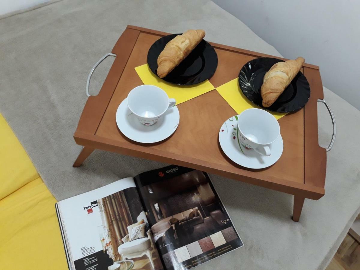 Sweet Yellow Apartment Belgrado Exterior foto