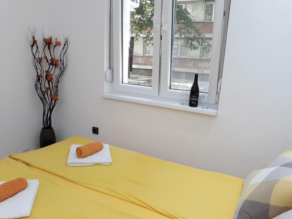 Sweet Yellow Apartment Belgrado Exterior foto